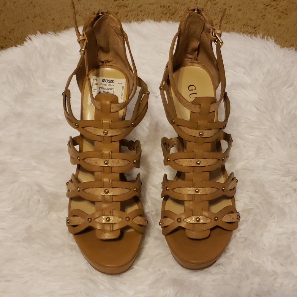 ❣Super cute GUESS wedges❣